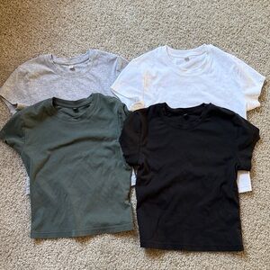 Uniqlo cropped t- shirt set